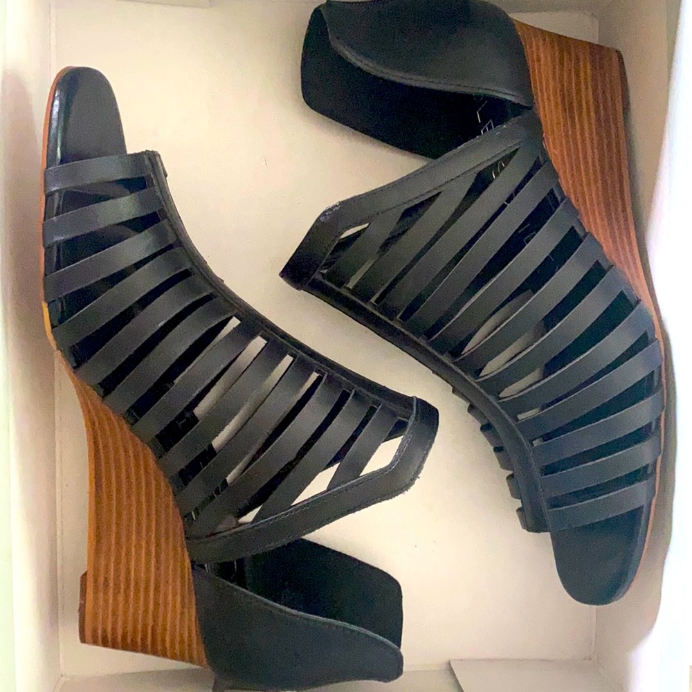 SoleSociety NWT Open Toe Wedge